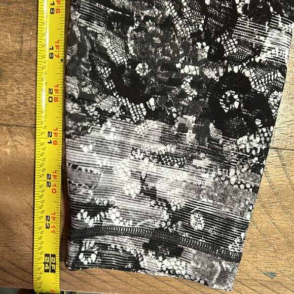 Lululemon cropped leggings size 6 - Picture 10 of 10